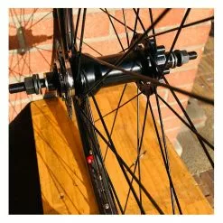 Roue Arrière Custom Bikelife X Collective 27.5 Pouces à Disk Noire - Wheeling Bike -Demolition Parts Soldes Boutique roue arriere custom bikelife x collective 275 pouces a disk noire wheeling bike 3